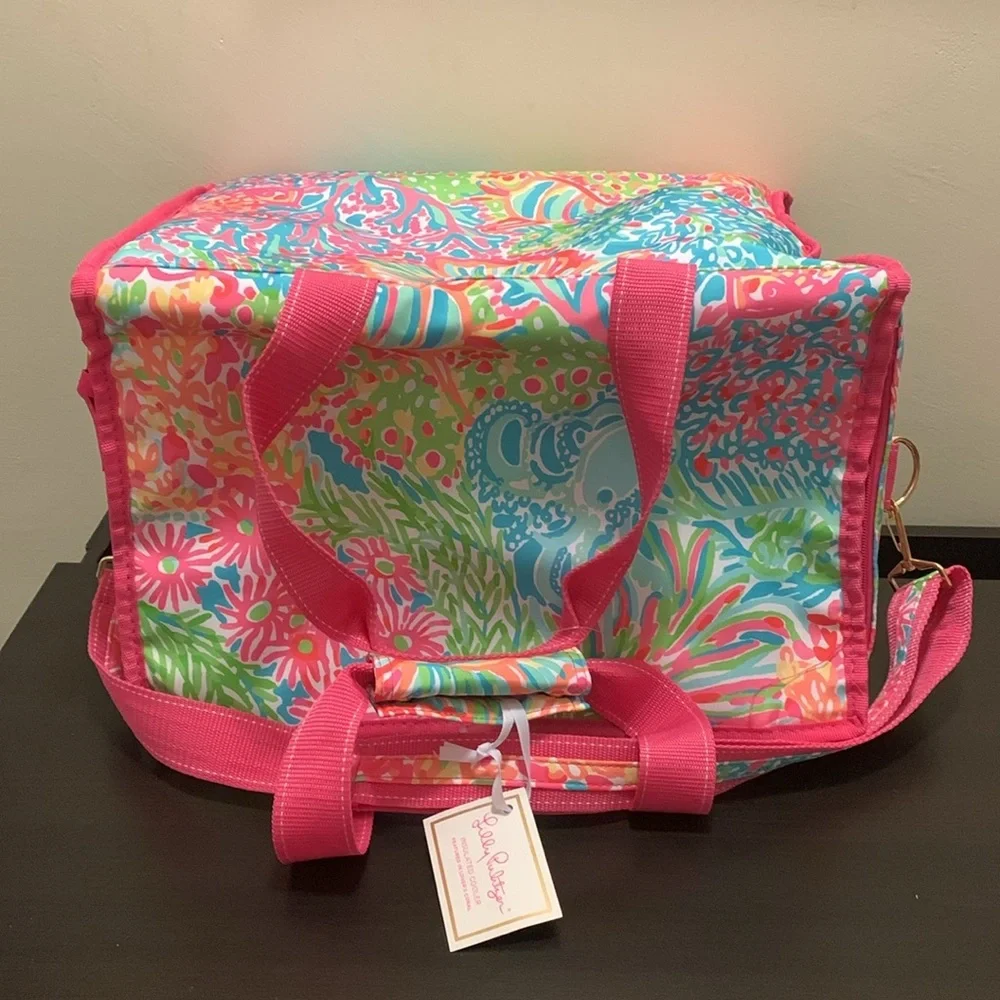 LILLY PULITZER Insulated Cooler in Lover's Coral